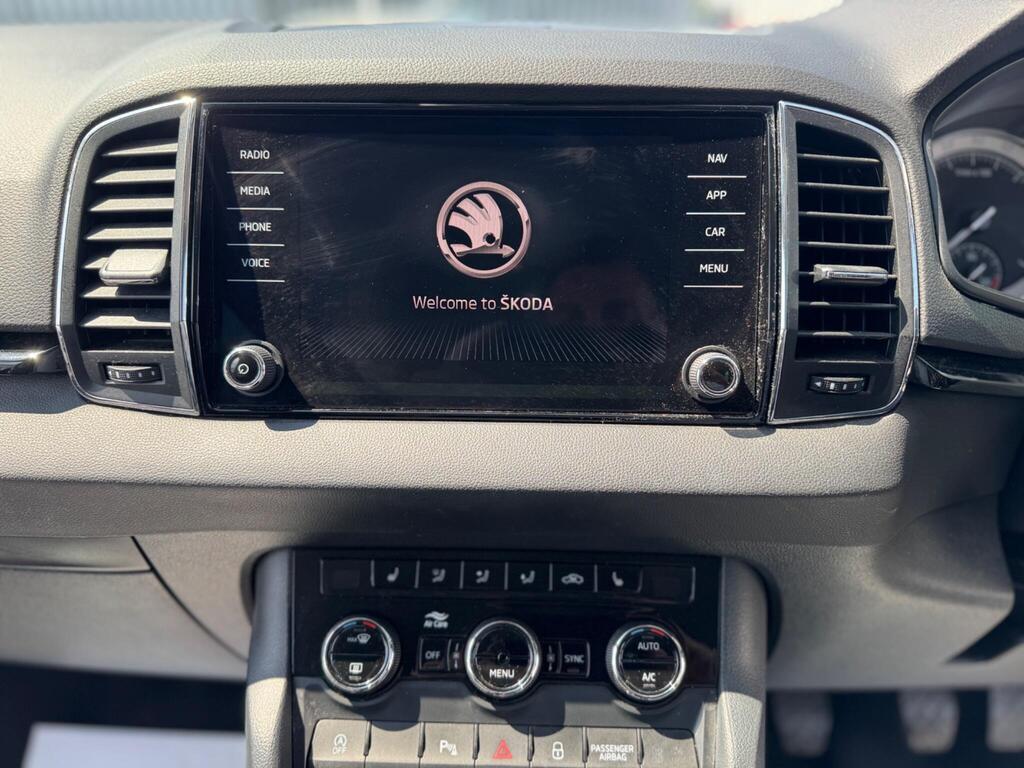 Škoda Karoq — Infotainment and climate controls